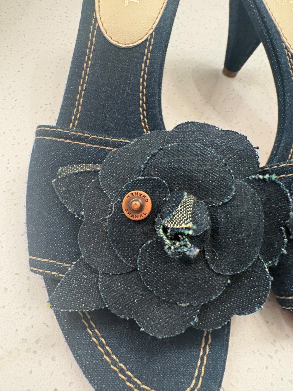 Chanel - Picture 3 of 7